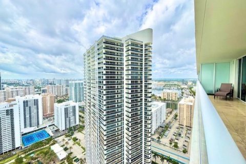 Condominio en alquiler en Hallandale Beach, Florida, 3 dormitorios, 191.84 m2 № 1960484 - foto 4