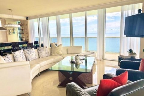 Condominio en alquiler en Hallandale Beach, Florida, 3 dormitorios, 191.84 m2 № 1960484 - foto 18