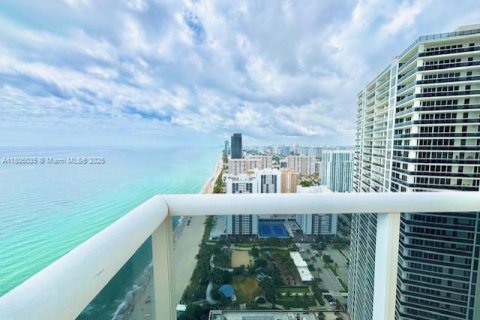 Condominio en alquiler en Hallandale Beach, Florida, 3 dormitorios, 191.84 m2 № 1960484 - foto 11