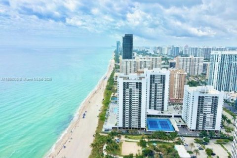 Condominio en alquiler en Hallandale Beach, Florida, 3 dormitorios, 191.84 m2 № 1960484 - foto 10