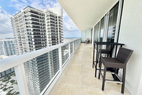 Condominio en alquiler en Hallandale Beach, Florida, 3 dormitorios, 191.84 m2 № 1960484 - foto 9