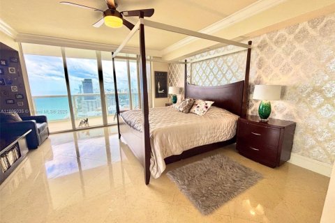Condominio en alquiler en Hallandale Beach, Florida, 3 dormitorios, 191.84 m2 № 1960484 - foto 30