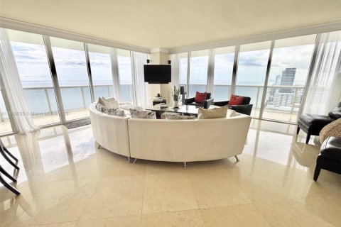 Condominio en alquiler en Hallandale Beach, Florida, 3 dormitorios, 191.84 m2 № 1960484 - foto 27
