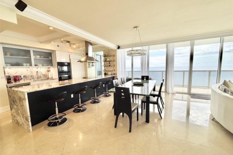 Condominio en alquiler en Hallandale Beach, Florida, 3 dormitorios, 191.84 m2 № 1960484 - foto 21