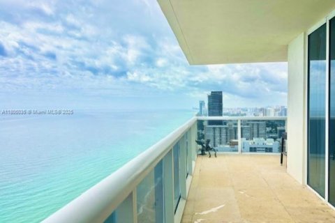 Condominio en alquiler en Hallandale Beach, Florida, 3 dormitorios, 191.84 m2 № 1960484 - foto 7