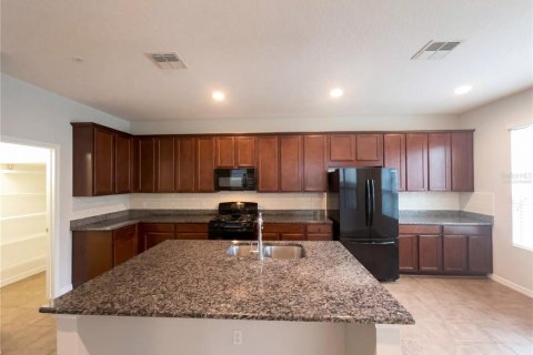 House in Winter Garden, Florida 2 bedrooms, 185.62 sq.m. № 2227729 - photo 2
