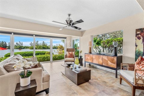 House in Cocoa Beach, Florida 4 bedrooms, 331.29 sq.m. № 1718386 - photo 27