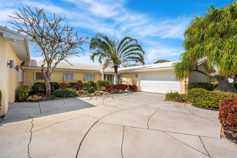 House in Cocoa Beach, Florida 4 bedrooms, 331.29 sq.m. № 1718386 - photo 4