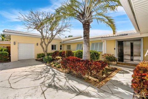 House in Cocoa Beach, Florida 4 bedrooms, 331.29 sq.m. № 1718386 - photo 6