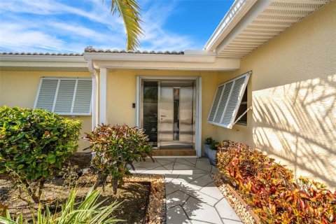 House in Cocoa Beach, Florida 4 bedrooms, 331.29 sq.m. № 1718386 - photo 29