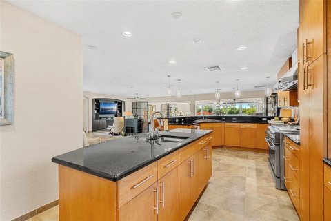 House in Cocoa Beach, Florida 4 bedrooms, 331.29 sq.m. № 1718386 - photo 16