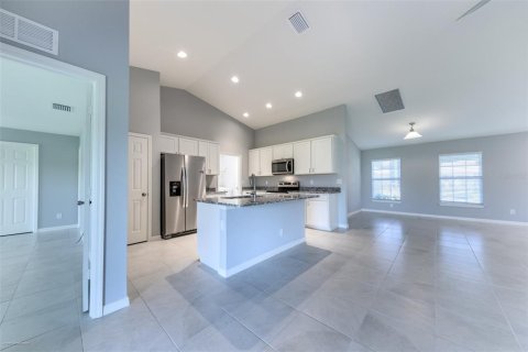 House in Punta Gorda, Florida 4 bedrooms, 168.15 sq.m. № 1843028 - photo 11