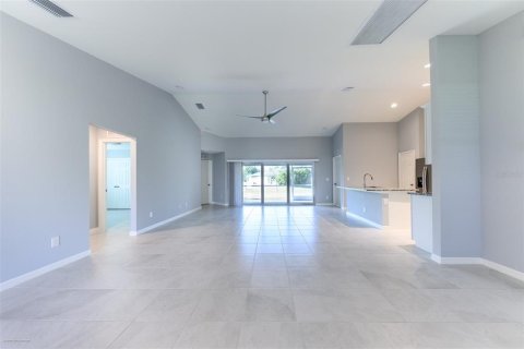 House in Punta Gorda, Florida 4 bedrooms, 168.15 sq.m. № 1843028 - photo 7