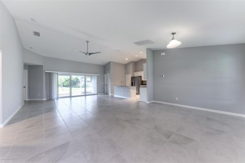 House in Punta Gorda, Florida 4 bedrooms, 168.15 sq.m. № 1843028 - photo 6