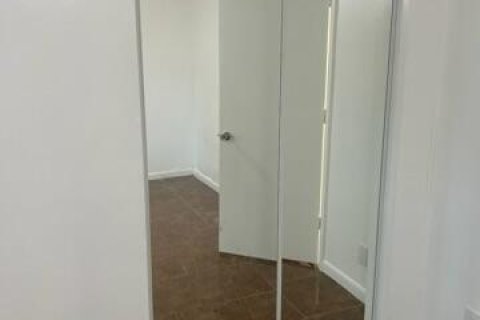 Propiedad comercial en alquiler en Lake Worth, Florida, 2 dormitorios, 83.61 m2 № 1225741 - foto 1