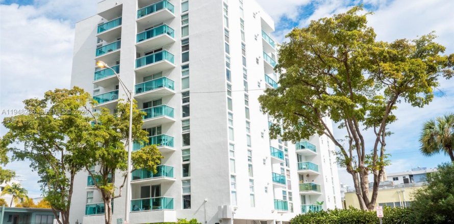 Кондоминиум с 1 спальней в Майами-Бич, Флорида № 2007626