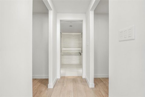 Condo in Pompano Beach, Florida, 2 bedrooms № 2176497 - photo 27