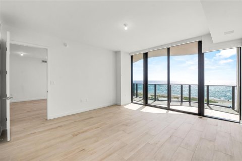 Condo in Pompano Beach, Florida, 2 bedrooms № 2176497 - photo 9