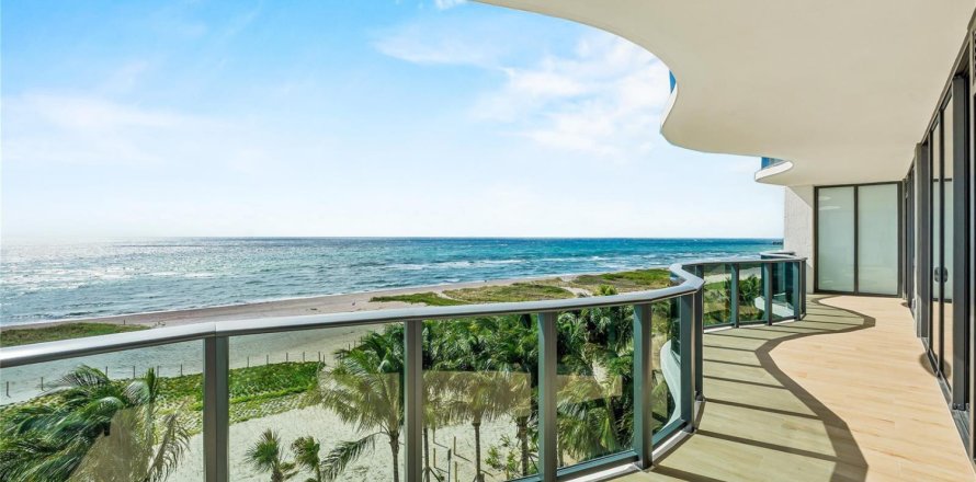 Condo in Pompano Beach, Florida, 2 bedrooms № 2176497