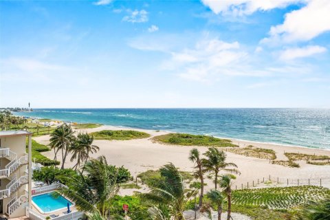 Condo in Pompano Beach, Florida, 2 bedrooms № 2176497 - photo 5