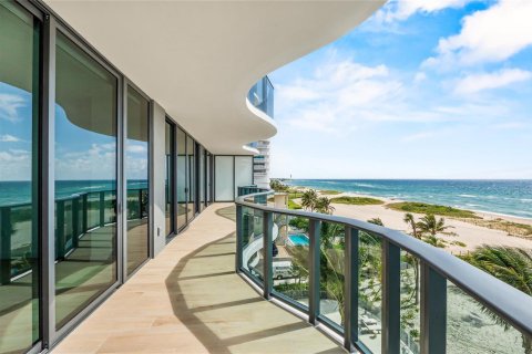 Condo in Pompano Beach, Florida, 2 bedrooms № 2176497 - photo 3