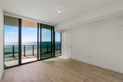 Condo in Pompano Beach, Florida, 2 bedrooms № 2176497 - photo 15