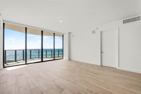 Condo in Pompano Beach, Florida, 2 bedrooms № 2176497 - photo 8