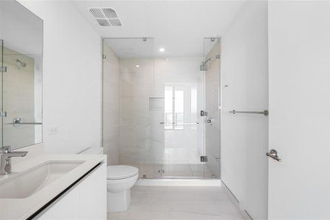 Condo in Pompano Beach, Florida, 2 bedrooms № 2176497 - photo 24