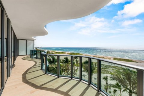 Condo in Pompano Beach, Florida, 2 bedrooms № 2176497 - photo 2