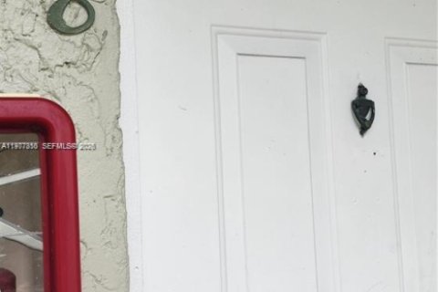 Condo in Sunrise, Florida, 2 bedrooms  № 2042431 - photo 11