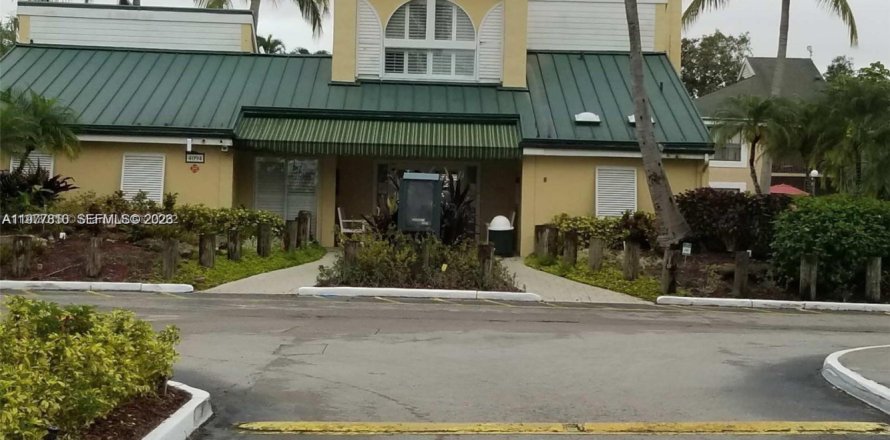 Condo in Sunrise, Florida, 2 bedrooms  № 2042431