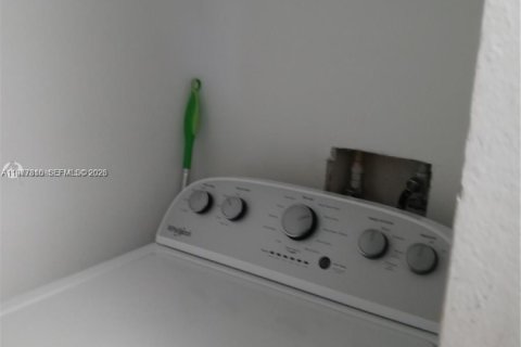 Condo in Sunrise, Florida, 2 bedrooms  № 2042431 - photo 12