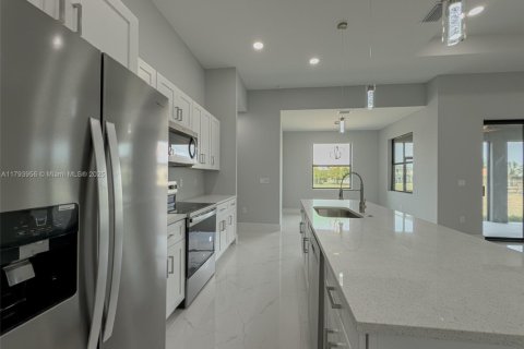 House in Lehigh Acres, Florida 3 bedrooms, 159.51 sq.m. № 1713273 - photo 8