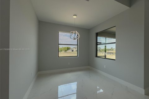 House in Lehigh Acres, Florida 3 bedrooms, 159.51 sq.m. № 1713273 - photo 9