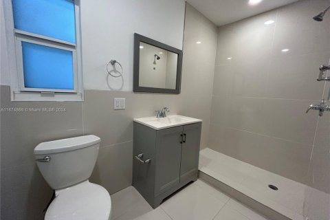 Commercial property in Miami, Florida 150.5 sq.m. № 1860470 - photo 16