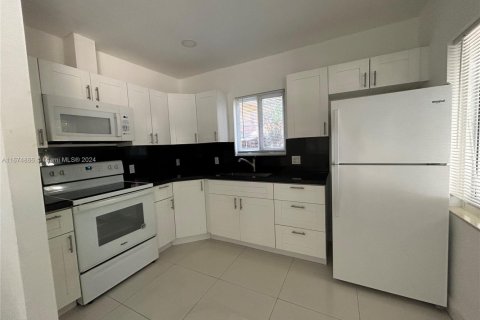 Commercial property in Miami, Florida 150.5 sq.m. № 1860470 - photo 5