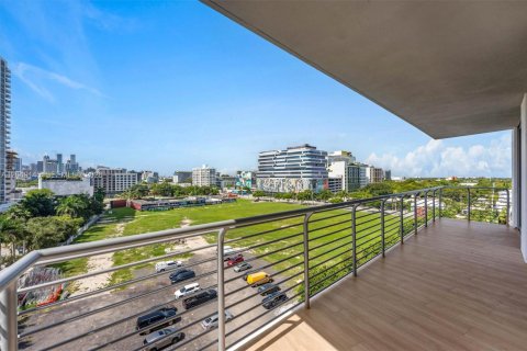 Condominio en venta en Miami, Florida, 2 dormitorios, 82.03 m2 № 2169386 - foto 17