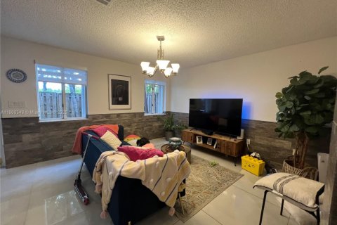 Townhouse in Doral, Florida 4 bedrooms, 176.89 sq.m. № 1887696 - photo 21