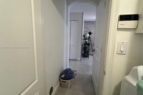 Townhouse in Doral, Florida 4 bedrooms, 176.89 sq.m. № 1887696 - photo 8