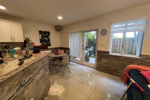 Townhouse in Doral, Florida 4 bedrooms, 176.89 sq.m. № 1887696 - photo 22