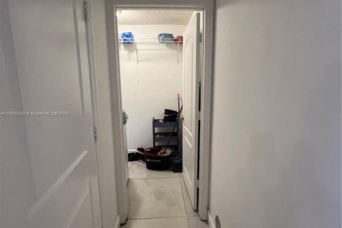 Townhouse in Doral, Florida 4 bedrooms, 176.89 sq.m. № 1887696 - photo 9