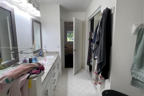 Townhouse in Doral, Florida 4 bedrooms, 176.89 sq.m. № 1887696 - photo 28
