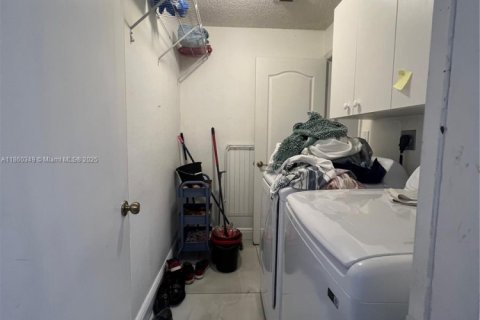 Townhouse in Doral, Florida 4 bedrooms, 176.89 sq.m. № 1887696 - photo 6