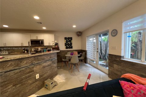 Townhouse in Doral, Florida 4 bedrooms, 176.89 sq.m. № 1887696 - photo 23