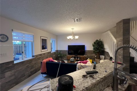 Townhouse in Doral, Florida 4 bedrooms, 176.89 sq.m. № 1887696 - photo 20
