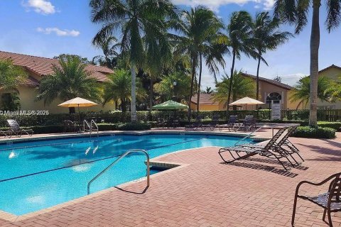 Townhouse in Doral, Florida 4 bedrooms, 176.89 sq.m. № 1887696 - photo 3