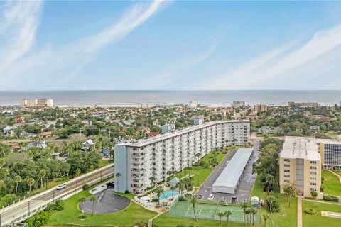 Condo in Daytona Beach, Florida, 2 bedrooms № 2235085 - photo 26