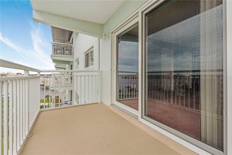 Condo in Daytona Beach, Florida, 2 bedrooms № 2235085 - photo 11