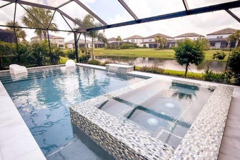 House in Bradenton, Florida 5 bedrooms, 319.86 sq.m. № 1853746 - photo 9
