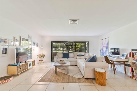 Condominio en venta en Doral, Florida, 2 dormitorios, 173.73 m2 № 1944970 - foto 4